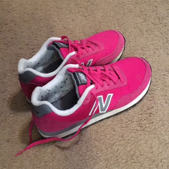 hot pink new balance shoes